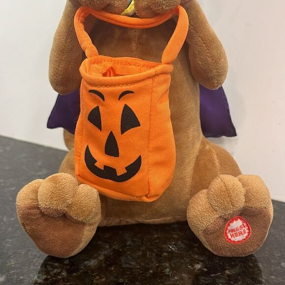 Hallmark Trick or Treatin' Scooby Doo Halloween Animated Talking Plush 12" 2008 - Picture 4 of 9